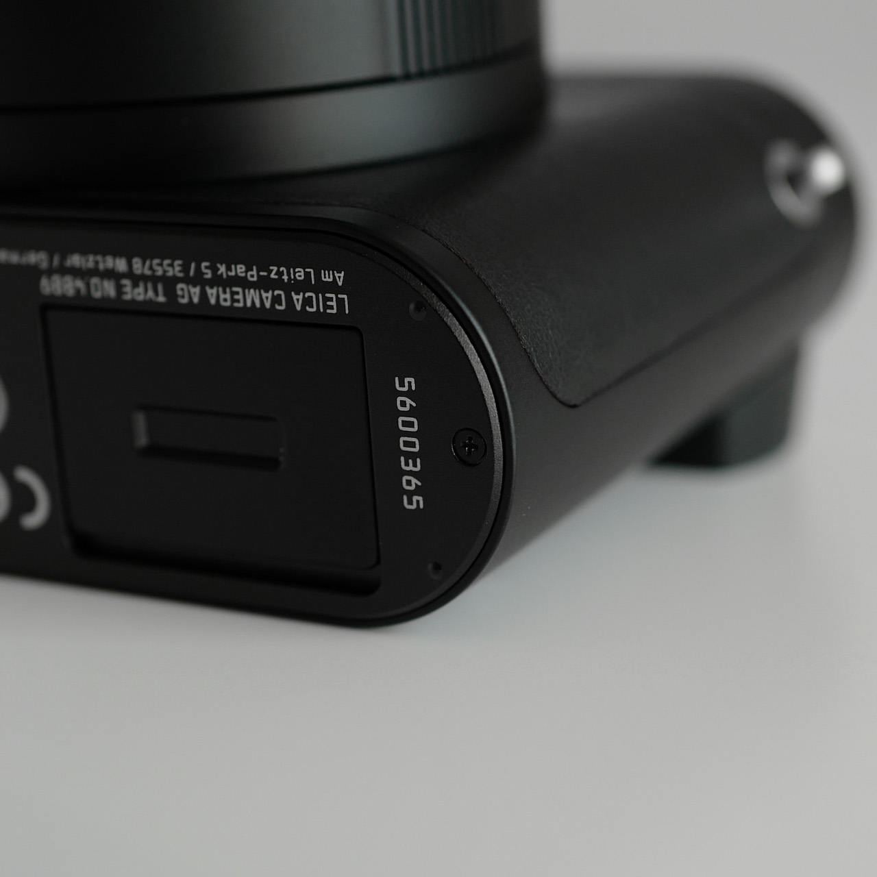 Leica Q2 Monochrome Fragment Edition