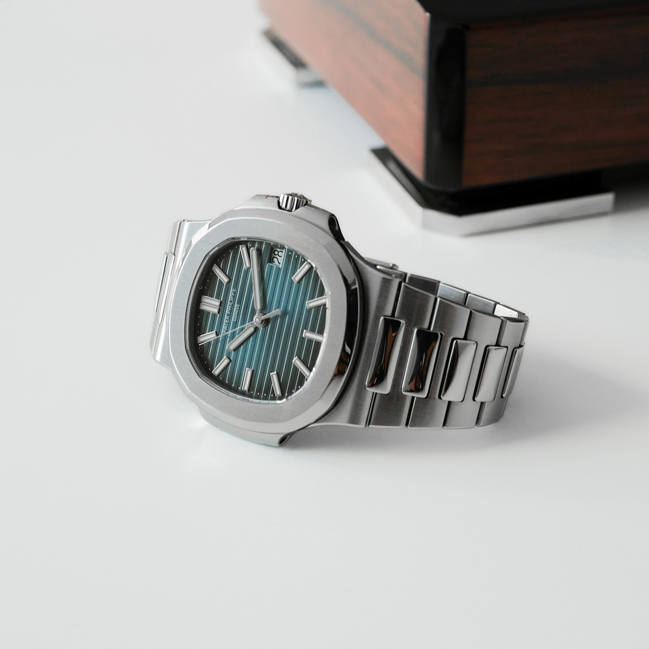 PATEK PHILIPPE Nautilus "Jumbo" Ref.5711/1A-010 Blue-Grey Dial Full Set