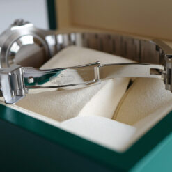 最終年のみの鏡面バックル