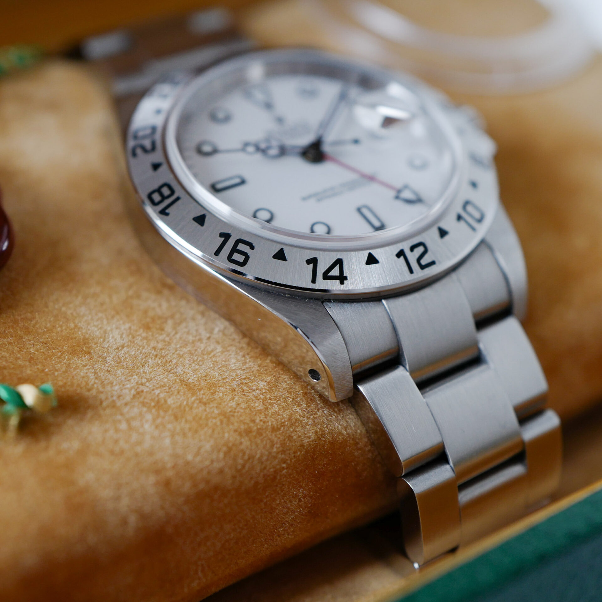 ROLEX EXPLORER 2 Ref.16570K “Polar” White Dial