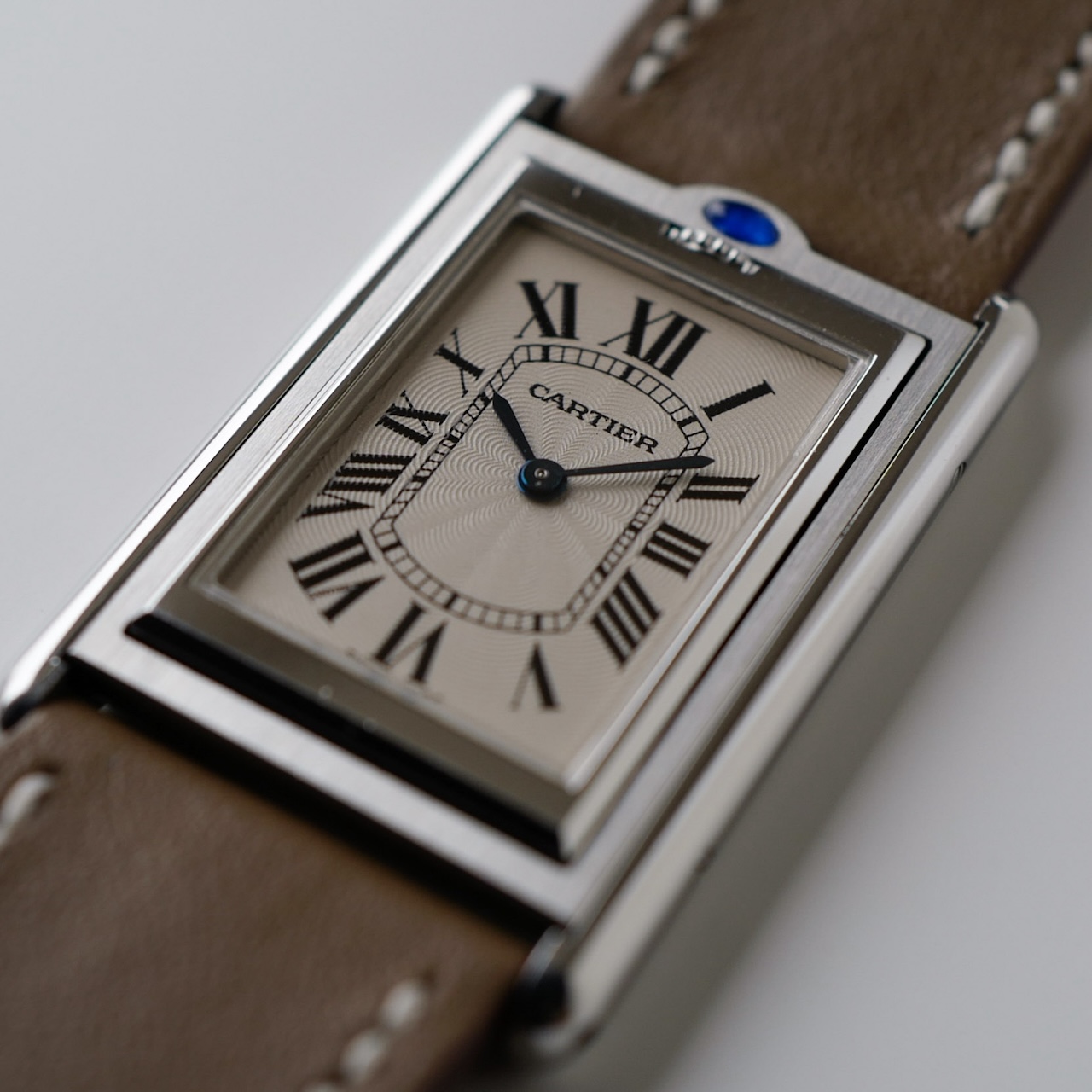 カルティエ/タンクバスキュラントLM/ホワイトローマンギョーシェダイヤル/手巻き/フレデリックピゲ/CARTIER TANK BASCULANTE White Roman Guilloche Dial / Hand Winding / SS 2001 - 画像 (5)