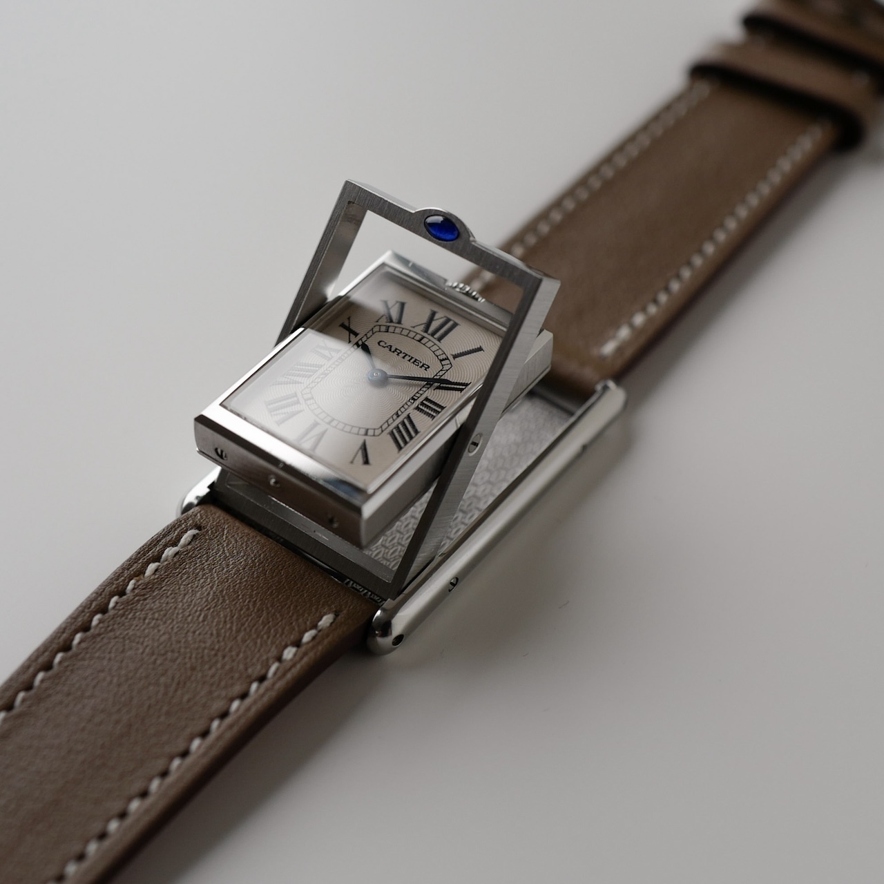 カルティエ/タンクバスキュラントLM/ホワイトローマンギョーシェダイヤル/手巻き/フレデリックピゲ/CARTIER TANK BASCULANTE White Roman Guilloche Dial / Hand Winding / SS 2001 - 画像 (2)