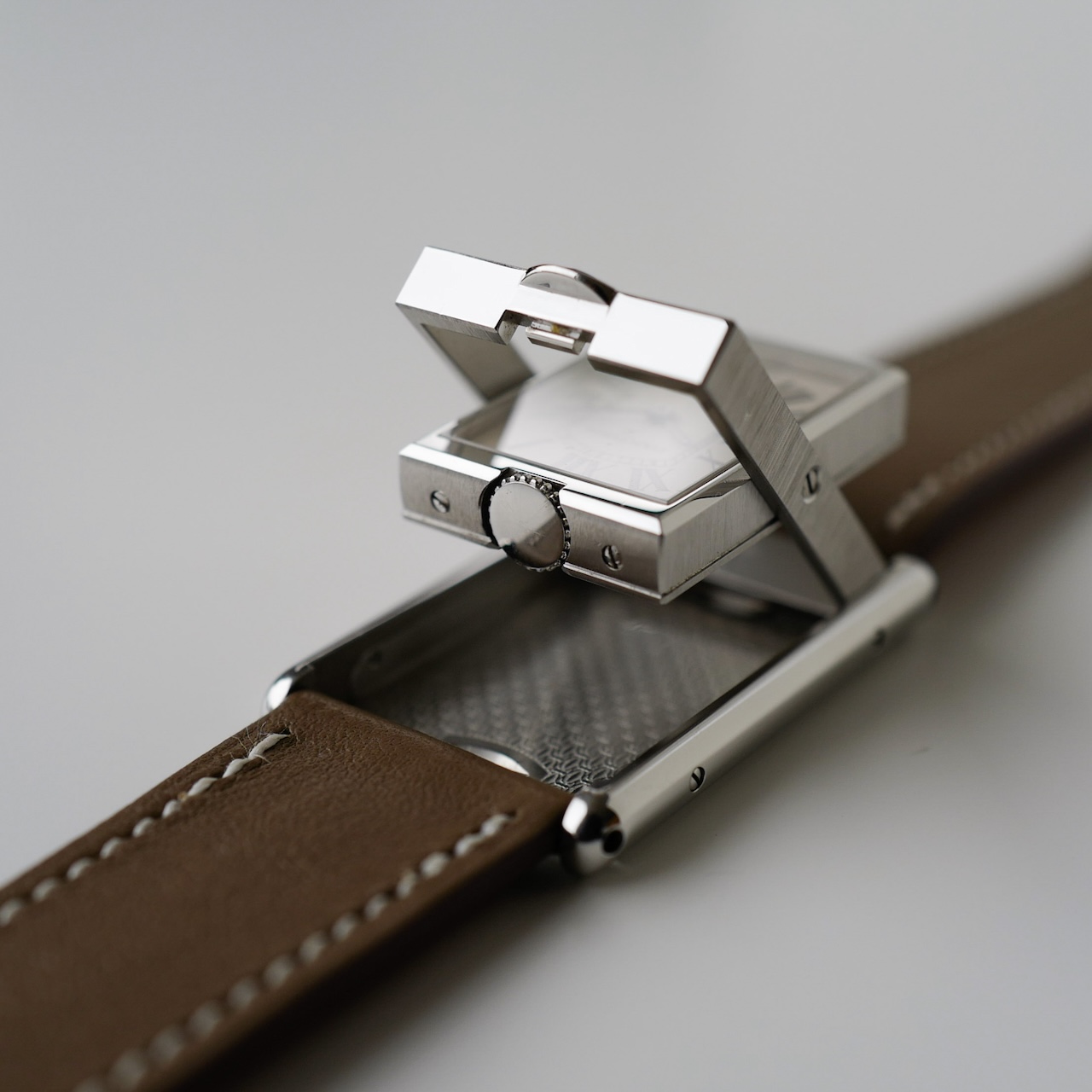 カルティエ/タンクバスキュラントLM/ホワイトローマンギョーシェダイヤル/手巻き/フレデリックピゲ/CARTIER TANK BASCULANTE White Roman Guilloche Dial / Hand Winding / SS 2001 - 画像 (14)