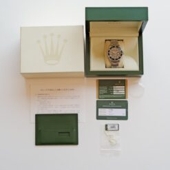 Alternative view of ロレックス/サブマリーナデイト16610/V番/2009年/ルーレット刻印/保証書付き/ROLEX SUBMARINER DATE Ref.16610 2009 with Paper, Box