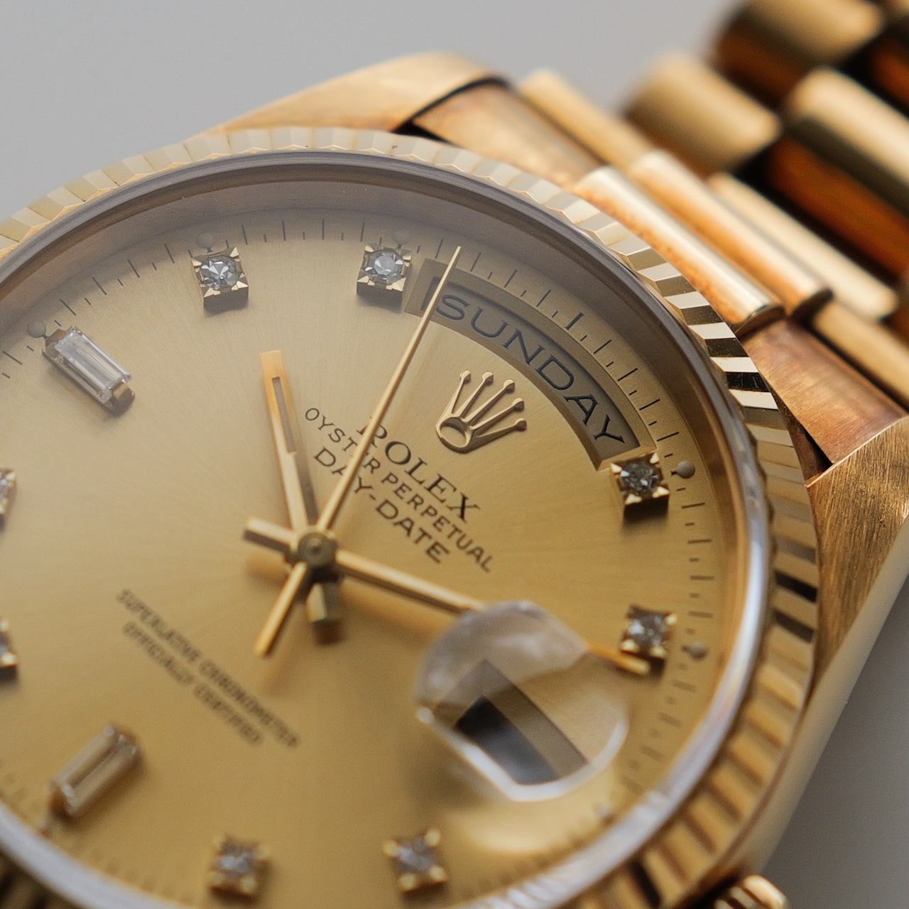 ロレックス/デイデイト18238A/E番/10Pダイヤモンド/シャンパンダイヤル/18Kイエローゴールド/裏蓋シール/保証書付きフルセット/ROLEX DAY-DATE Ref.18238A "Baguette Diamond" Champagne Dial 18KYG 1990 Full Set - 画像 (4)