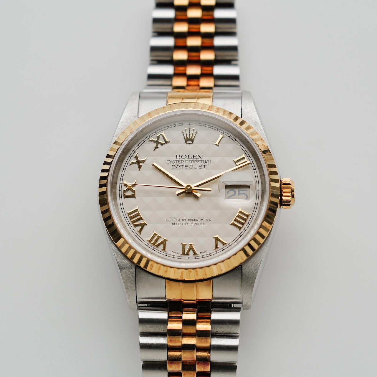 ロレックス/デイトジャスト16233/P番/アイボリーピラミッド/ローマン数字/裏蓋シール/未使用/保証書付きフルセット/ROLEX DATE-JUST Ref.16233 Ivory Pyramid Dial 2000Y Full Set Mint - 画像 (3)