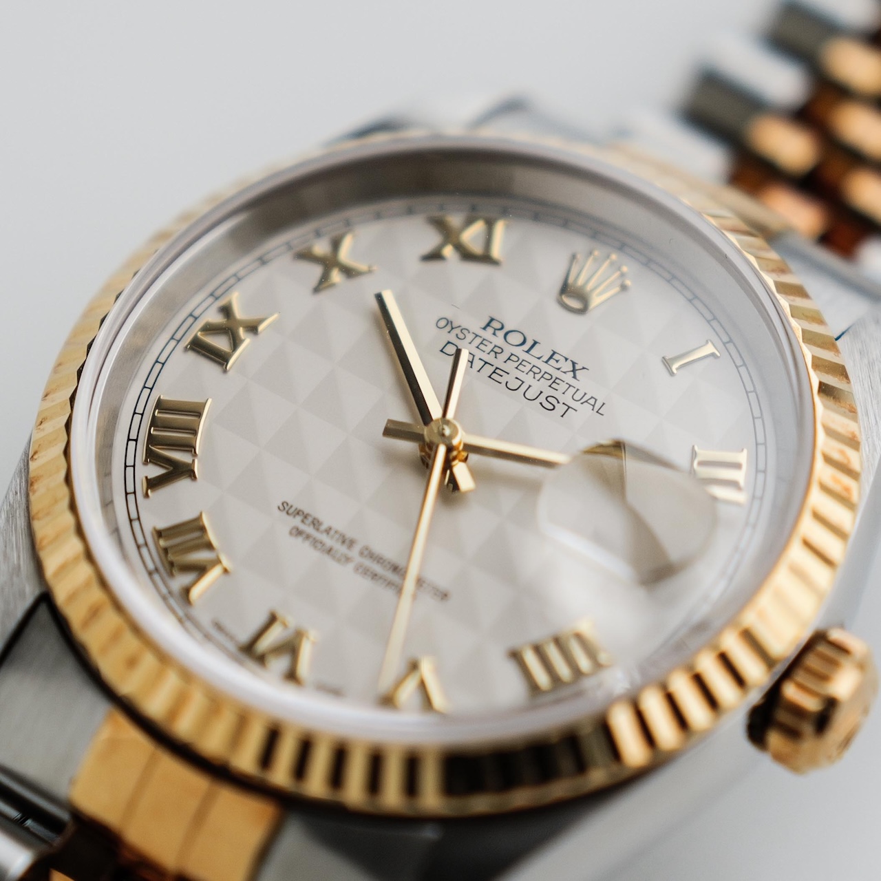 ロレックス/デイトジャスト16233/P番/アイボリーピラミッド/ローマン数字/裏蓋シール/未使用/保証書付きフルセット/ROLEX DATE-JUST Ref.16233 Ivory Pyramid Dial 2000Y Full Set Mint - 画像 (4)