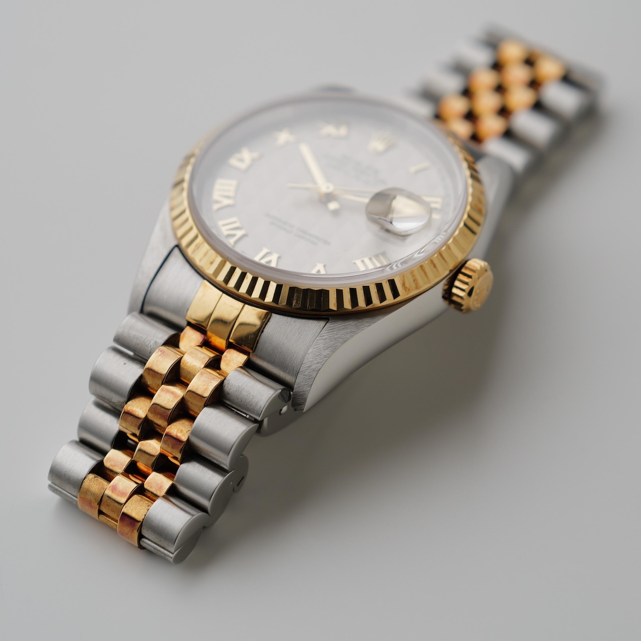 ロレックス/デイトジャスト16233/P番/アイボリーピラミッド/ローマン数字/裏蓋シール/未使用/保証書付きフルセット/ROLEX DATE-JUST Ref.16233 Ivory Pyramid Dial 2000Y Full Set Mint - 画像 (5)