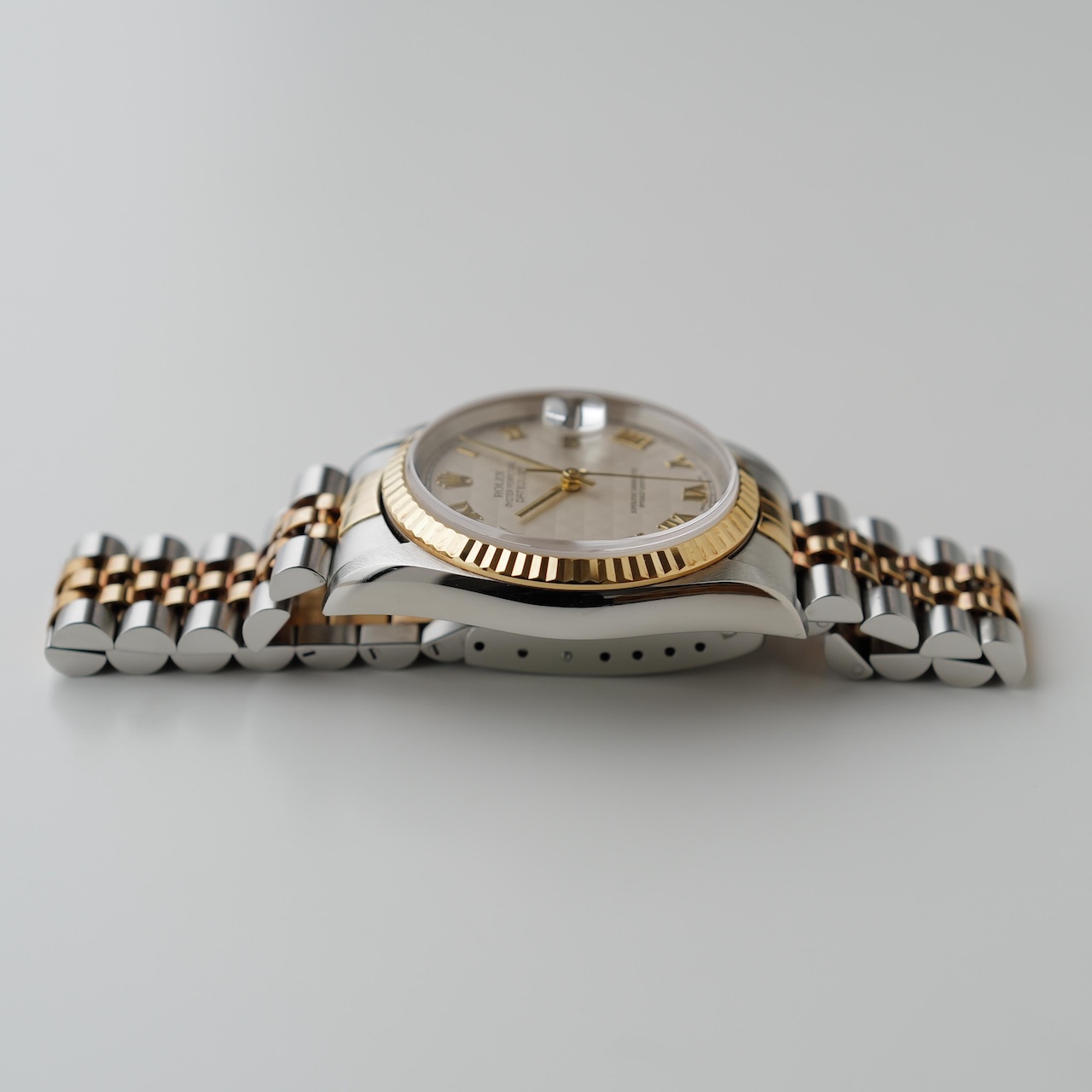 ロレックス/デイトジャスト16233/P番/アイボリーピラミッド/ローマン数字/裏蓋シール/未使用/保証書付きフルセット/ROLEX DATE-JUST Ref.16233 Ivory Pyramid Dial 2000Y Full Set Mint - 画像 (9)