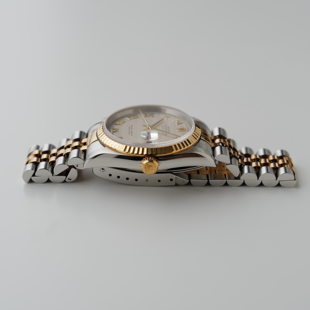 ロレックス/デイトジャスト16233/P番/アイボリーピラミッド/ローマン数字/裏蓋シール/未使用/保証書付きフルセット/ROLEX DATE-JUST Ref.16233 Ivory Pyramid Dial 2000Y Full Set Mint - 画像 (8)