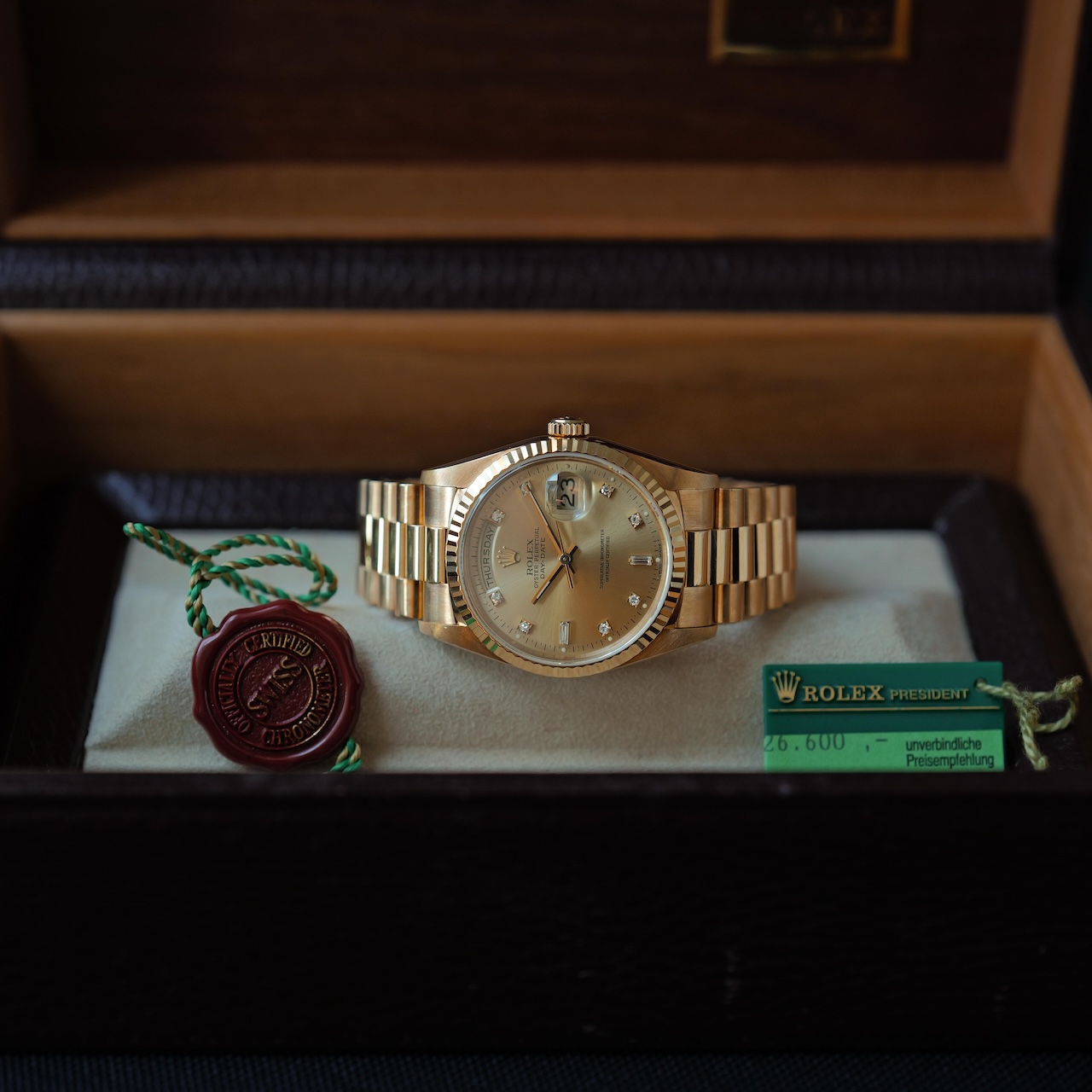 ロレックス/デイデイト18238A/W番/ 10Pダイヤモンド/18Kイエローゴールド/保証書付きフルセット/ROLEX DAY-DATE Ref,18238A "Baguette Diamond" 18K Yellow Gold 1995y Full Set - 画像 (3)