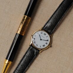 Alternative view of カルティエ/リヴィエラLM/10713/パリ表記/ホワイトローマン/18Kイエローゴールド/CARTIER RIVIERA LM REF.10713 "PARIS" White Roman Dial 18KYG 1970s